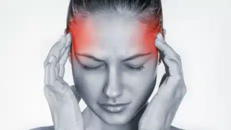 Jo menjëherë ilaçe, ja 6 ushqime që ndihmojnë në lehtësimin e dhimbjes së kokës