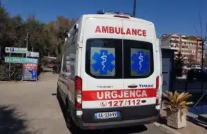 Ngjarje tragjike: Gruaja bie nga dritarja e tualetit, humb jetën në vend