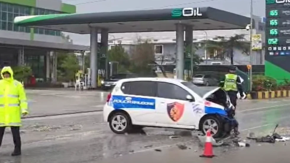 Aksident i frikshëm në vend! Makina e policisë bëhet copash, 2 efektivët që ndodheshin në mjet…