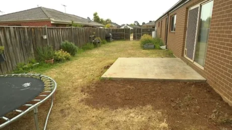 E TMERRSHME! Eshtrat e një foshnje shqiptare gjenden të groposura në oborrin e një shtëpie