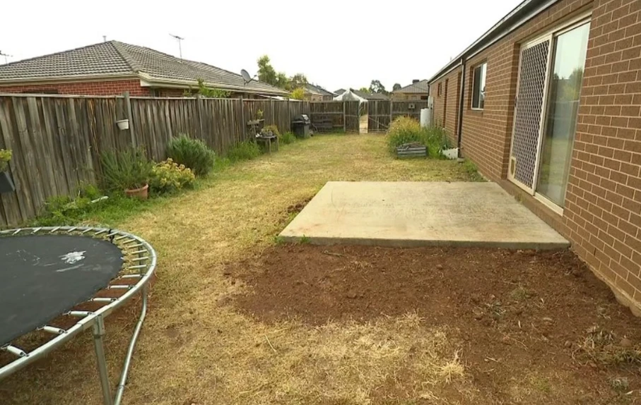 E TMERRSHME! Eshtrat e një foshnje shqiptare gjenden të groposura në oborrin e një shtëpie