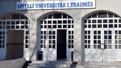 Nuk arriti t’ia dilte dot! U aksidentua me makinë, humb jetën i riu në spital