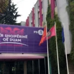 “Do të pr*sim kokat e fëmijëve”, KËRCËN0HET deputetja e Partisë Socialiste