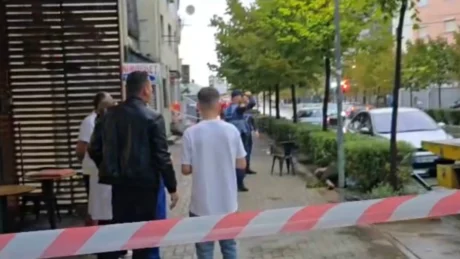 Mëngjes tronditës në Durrës! Shtylla e dëmtuar në rrugë i merr jetën një personi