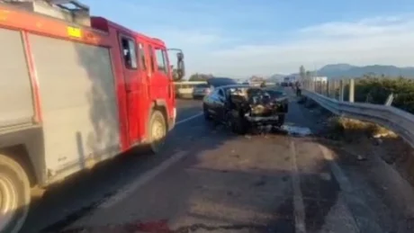 Aksident tronditës në vend! Makina përplaset me autobusi, 2 persona…