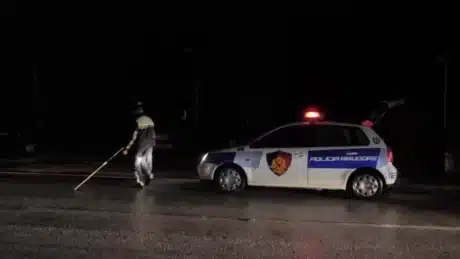 Aksident tragjik në vend! Makina përpIas për vd*kje 18 vjecarin