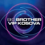 Banorja e BBVK nuk pyet për kamerat: Heq recipetat dhe zhytet të pishinë