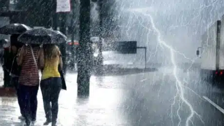 ‘E keqja nuk ka kaluar…’ Jepet sërish ALARMI për kushtet atmosferike në vend ‘Orët në vazhdim kritike…’