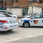 Ngjarje e rëndë në vend! Bab e djalë qëIIojnë me cifte pranë banesës së fqinjit, raportohet se…