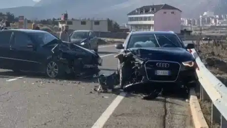 Aksident i rëndë në vend! Dy makina bëhen copash, 4 persona që ndodheshin…