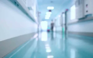 Këngëtari i njohur ‘burgoset’ në spital psikiatrik nga familja e tij!