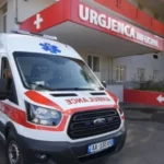 Ngjarje tronditëse në vend!  Djali suImon me th*kë nënën e tij, gruaja në gjendje të rëndë