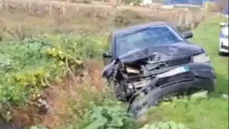 Aksident i frikshëm në vend! Dy makina bëhen copash, raportohet se ka…