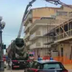 Ngjarje tragjike! U g*dit nga betonierja aksidentalisht, humb jetën i riu shqiptar