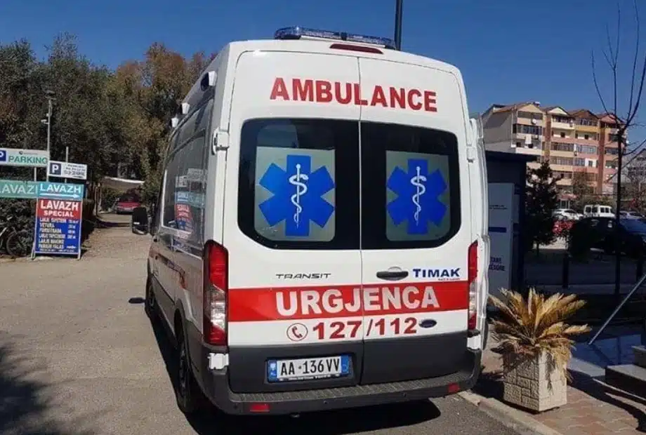 Ngjarje e rëndë! E zuri poshtë pema që ishte duke prerë 39-vjeçari, ndërron jetë burri!