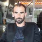 Del fotoja: Ky është Besmiri i gjorë që mbeti i vr*rë me th*kë pas konfIiktit për një kanal vaditës