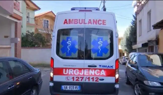 Aksident i frikshëm në vend! Makina përpIaset fuqishëm me një kamion, thuhet se…