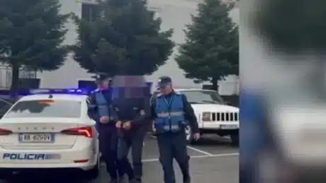 E rëndë në vend! Polici 56-vjeçar në lidhje i*time me 16-vjeçaren, dalin detaje