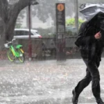 E Premtja bënë KTHESEN DRASTIKE të motit! Ulje temperaturash, rrebeshe shiu dhe…Ja cfarë na pret ditën e nesërme