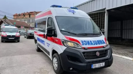 Aksident tronditës! Makina humb kontrollin dhe bie në det, katër të vd*kur