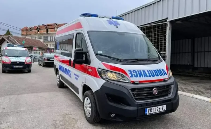 Aksident tronditës! Makina humb kontrollin dhe bie në det, katër të vd*kur