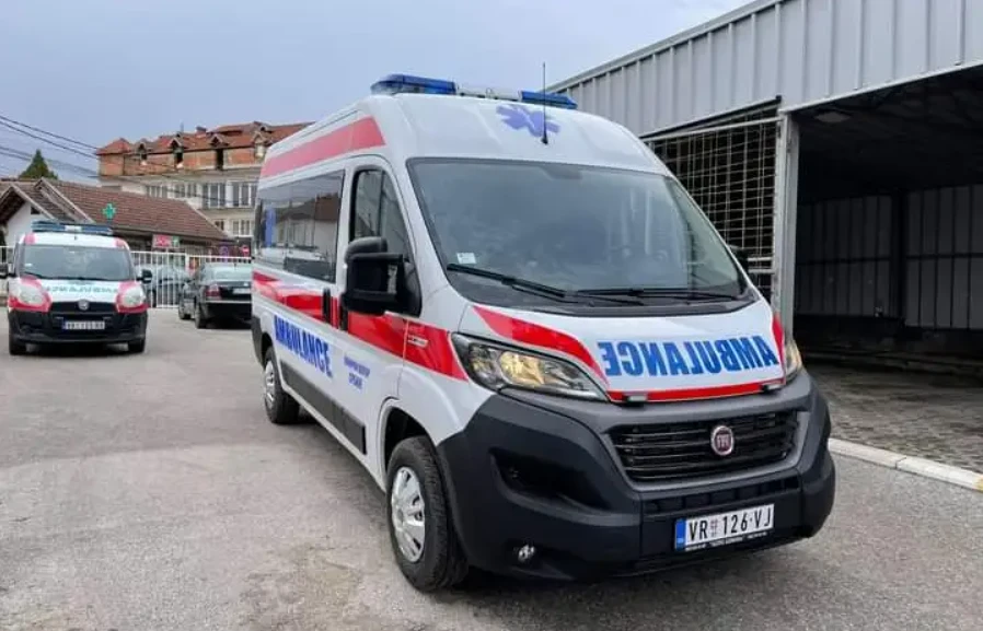 Aksident tronditës! Makina humb kontrollin dhe bie në det, katër të vd*kur
