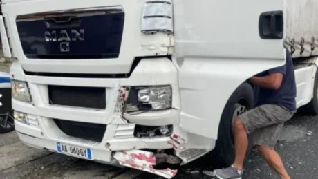 Aksident i rëndë në vend! Makina përplaset me kamionin, një person…