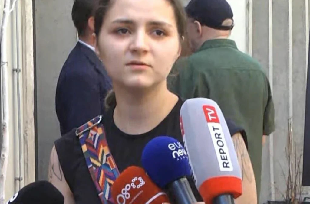 ‘E hëngri k*nceri nga brenda…’ Aktori shqiptar mbylli sytë, flet mes lotësh vajza e tij
