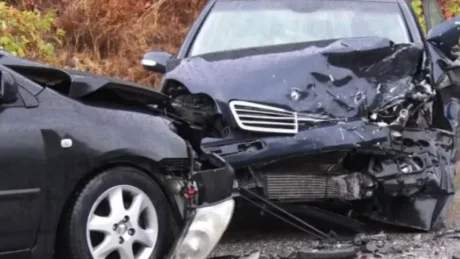 Aksident tragjik në vend! Dy makina bëhen copash, thuhet se 4 persona…