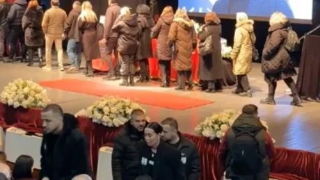 Shpat Kasapit iu dha lamtumira e fundit sot, Rezart Veleshnja bënë REAGIMIN E ASHPER ‘Turp të keni…’