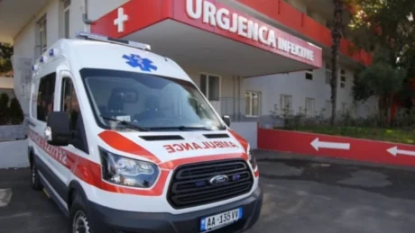Aksident tronditës në vend! Polici përplas për vd*kje pasagjeren sapo ajo del nga autobusi