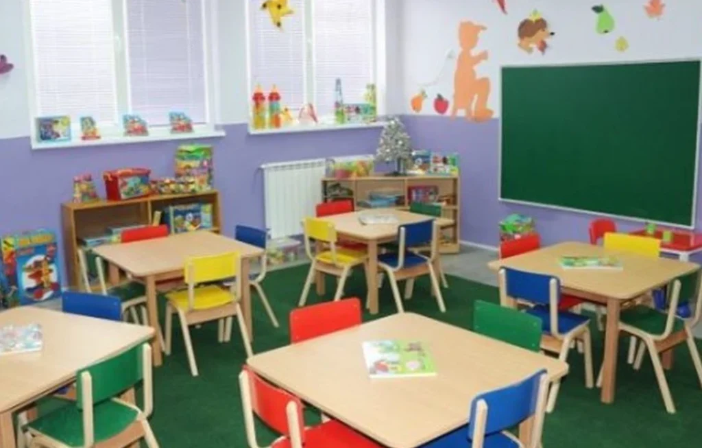 E tmerrshme! Humb jetën fëmija 1 vjecar në cerdhe, dyshohet se…