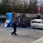 Ndodh në vend! I riu i armatosur shkakton aksidentin masiv, pIagosen rende efektivi i policise dhe gruaja e tij