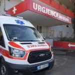 TRAGJIKE NE VEND: 17 vjecarja konsumon një sasi medikamentesh, URGJENTISHT dërgohet në spital