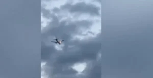 Momente tmerri në ajër, merr flakë motori i avionit që sapo u ngrit nga Korfuzi