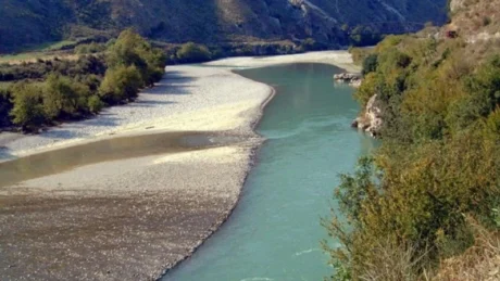 Tronditëse! Gjendet pa shenja jete një person në Vjosë, raportohet se…