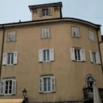 Kr*m h*rror! Nëna i merr jetën djalit të saj 9 vjecar, i pret fytin me th*kë