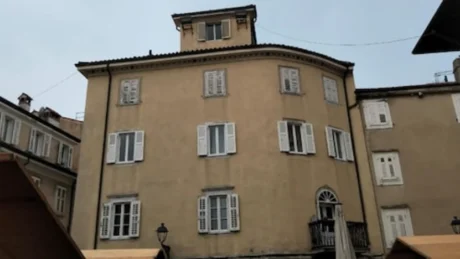 Kr*m h*rror! Nëna i merr jetën djalit të saj 9 vjecar, i pret fytin me th*kë