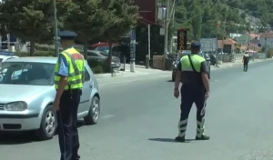 Vr*sja e 14-vjeçarit në Maliq, dalin pamje tronditëse nga vendi i ngjarjes (Foto)