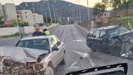 Makinat bëhen copash, dy shoferet e mjeteve…