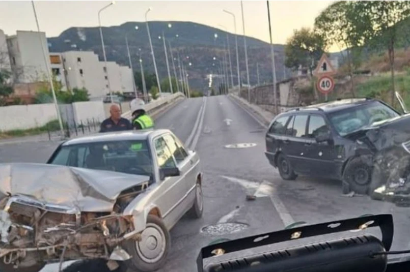 Makinat bëhen copash, dy shoferet e mjeteve…