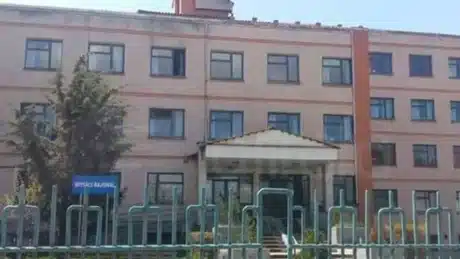 U gjet në gjendje të rënduar shëndetësore në rrugë, humb jetën 40 vjecari në vend