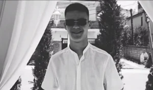 Mes lotësh dhe hidhërimit të madh i jepet sot lamtumira e fundit Eraldit që ju pre jeta në mes nga bashkëmoshatari i tij!