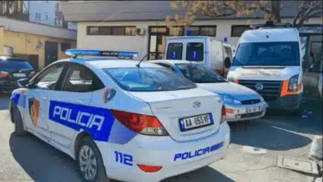 Aksident i rëndë në mes të Tiranës! Makina përplas këmbësorin, raportohet se…