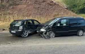 Cfarë po ndodh kështu? Tjetër aksident i rëndë në vend, përfshihen 3 automjete. Raportohet për…