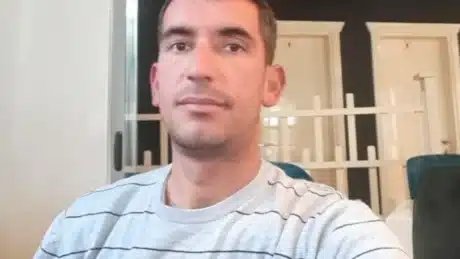 Fëmijët mbetën pa baba e nëna pa djalë…Ky është i riu që u godit me vd*kje nga betonierja në vendin e punës