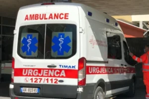 Aksident tr*nditës në vend: Automjeti përmbyset, shoferi i tij…