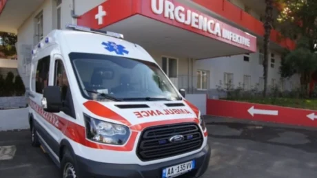Tronditese! Gruaja në vend i vë fIakën vetes, humb jetën