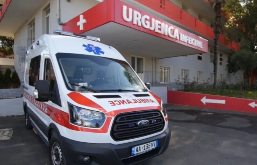 Tronditese! Gruaja në vend i vë fIakën vetes, humb jetën