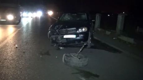 Aksident tragjik në vend! Makina bëhet copash, dy persona…